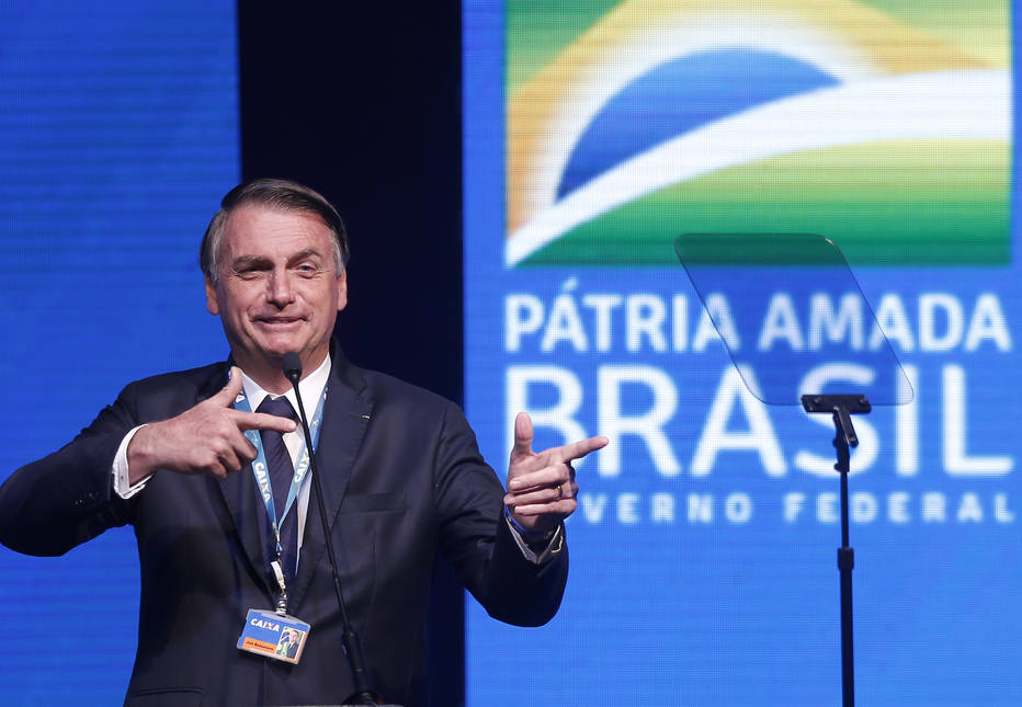 Gasto de Bolsonaro com cartão corporativo foi quase o triplo do divulgado, mostram planilhas