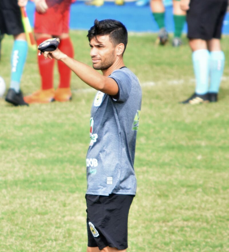 Legenda: O técnico Kinho Brito acredita num jogo equilibrado contra o Tubarão. Foto/Manoel Façanha
