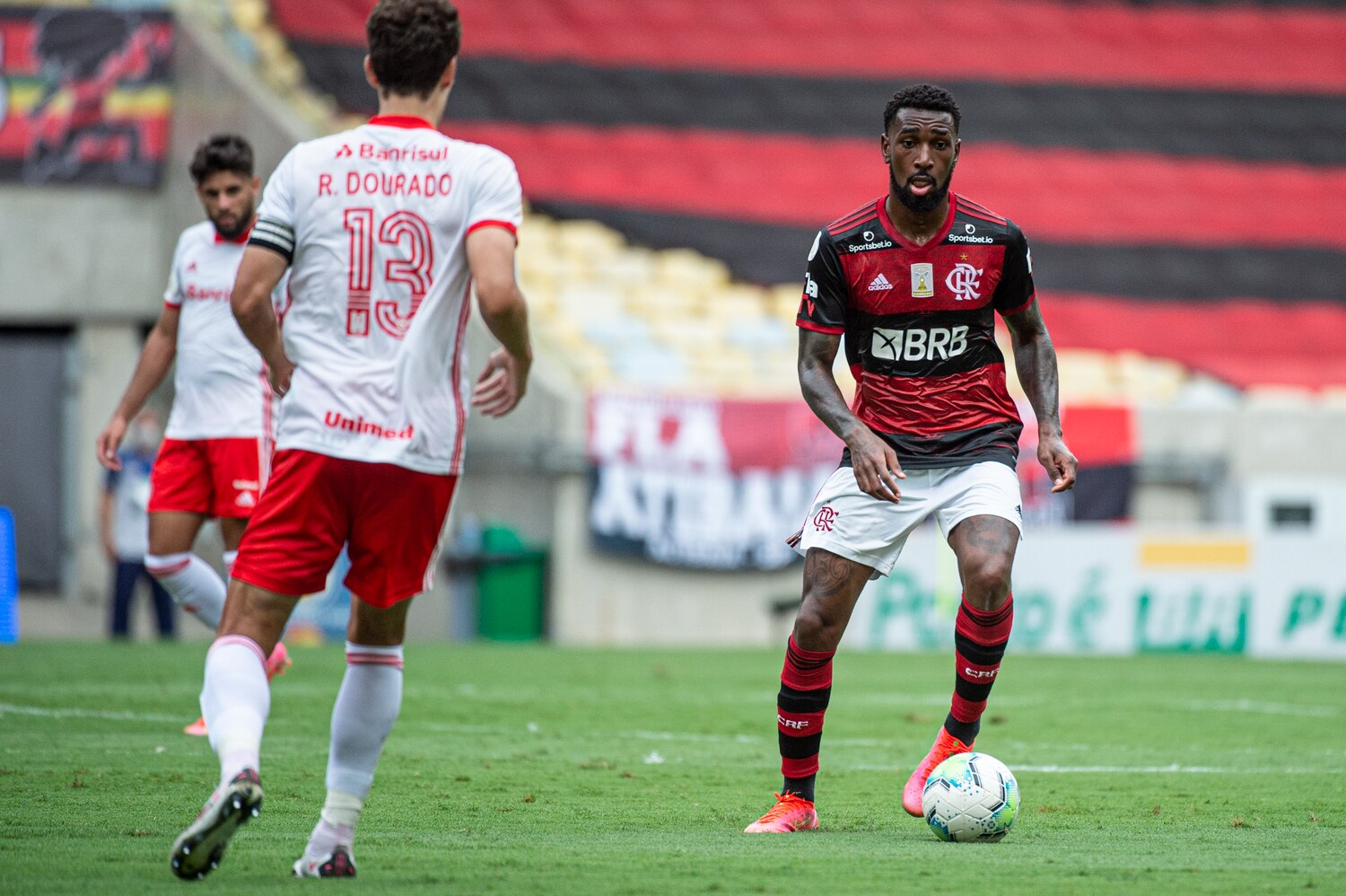 Inter, de Rodrigo Dourado, e Flamengo, de Gérson: os dois times que podem ser campeões brasileiros.ALEXANDRE VIDAL / CR FLAMENGO