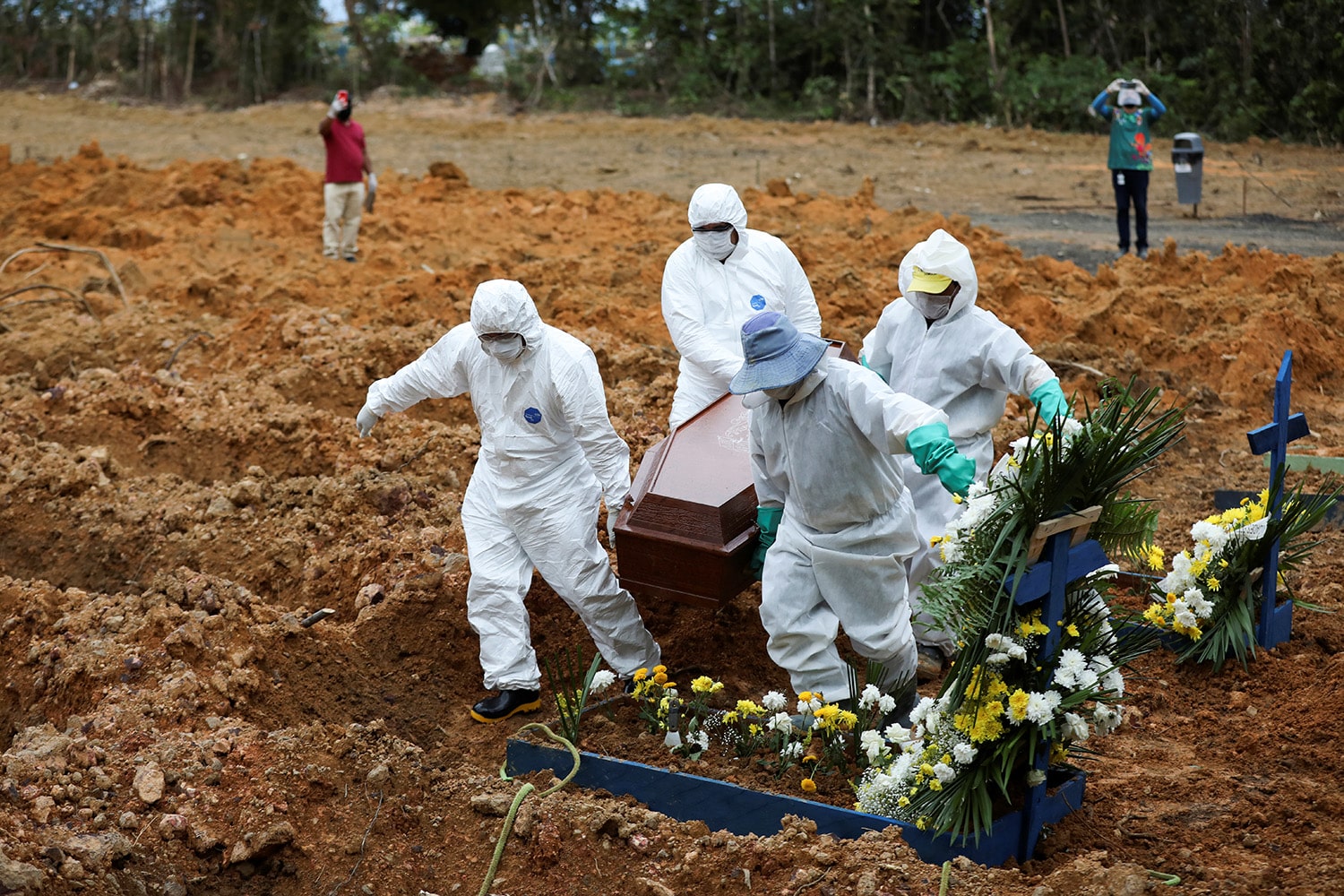 Covid-19 deixa 3.869 mortos em 24 horas, no dia mais letal da pandemia no Brasil