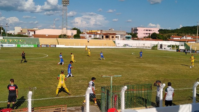 Picos venceu o Atlético-AC com gol de pênalti nos acréscimos. Foto: Antônio Rocha