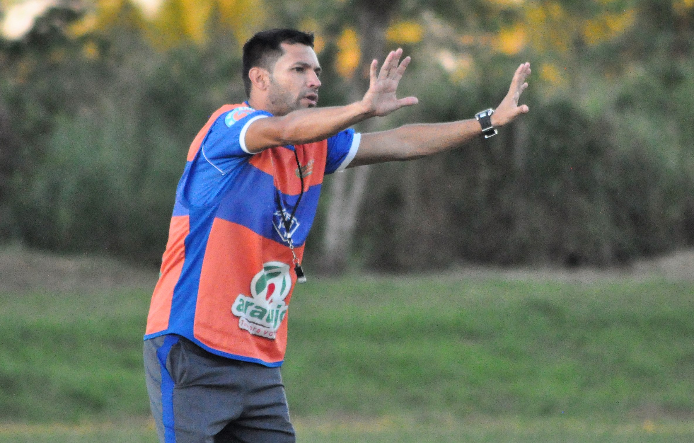 O técnico Zé Marco explicou que o embarque ocorre na manhã de domingo. Foto/Manoel Façanha