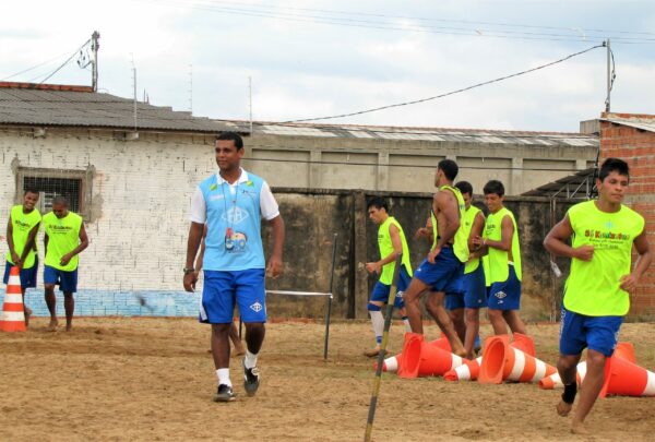 O preparador físico Arnaldo Moreira durante sua passagem pelo Galo Carijó na temporada 2011. Foto/Manoel Façanha