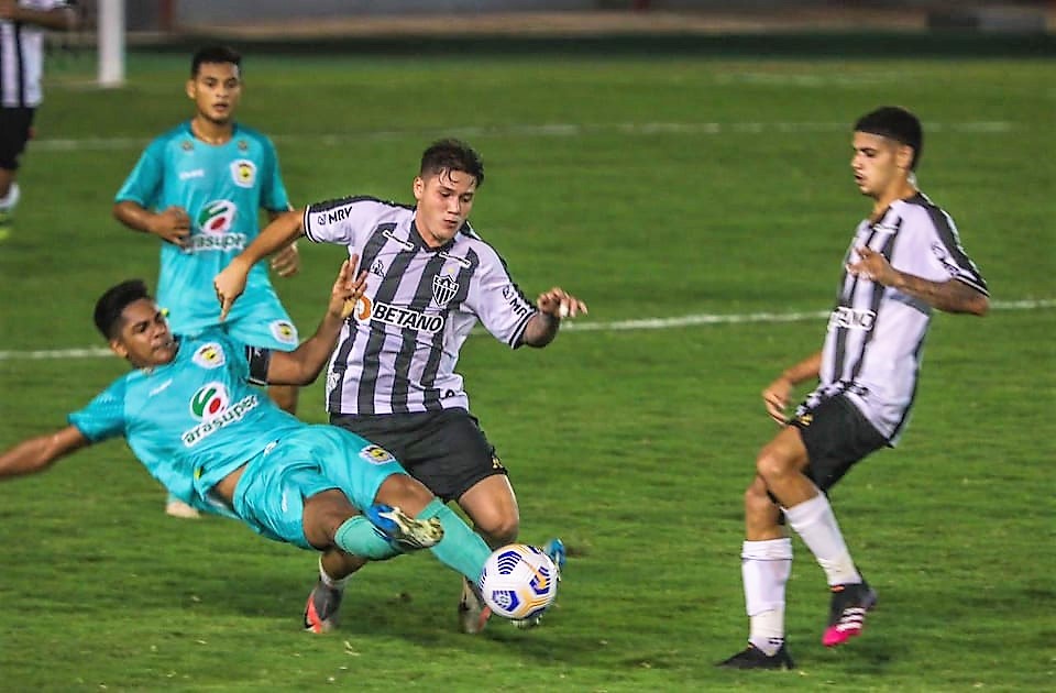 Na etapa complementar de partida, o Galvez deixou tudo igual no placar. Foto/Sérgio Vale.