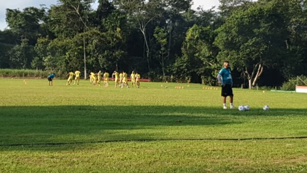 Equipe sub-17 do Imperador Galvez já trabalhou na tarde desta sexta-feira. Foto/Acrevenos Espíndola