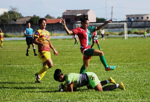 Na temporada 2015, pela Copa do Brasil de Futebol Feminino, a Assermurb encara o Genus-RO. Foto/Francisco Dandão