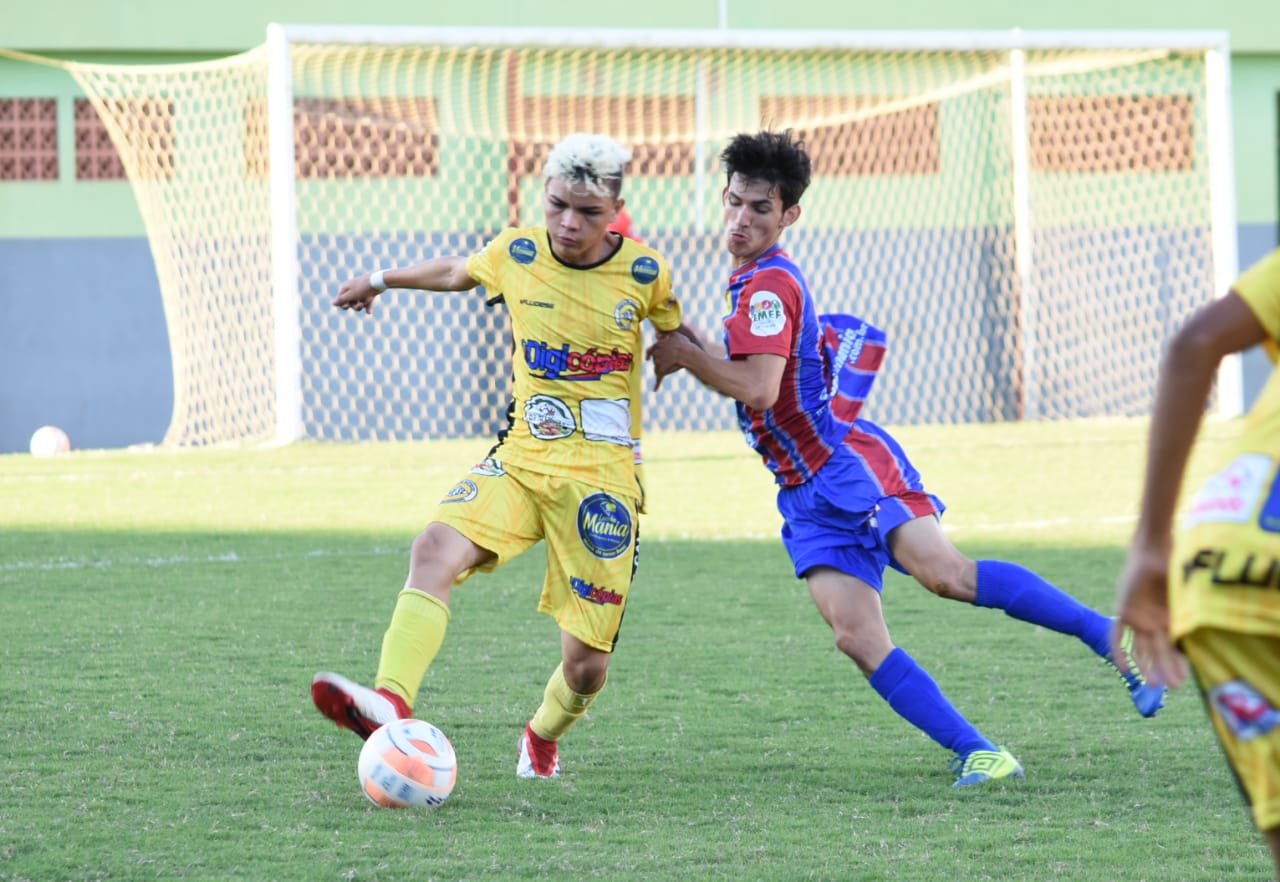 Adesg e Plácido de Castro fizeram um bom jogo pelo sub-17. Foto/Manoel Façanha