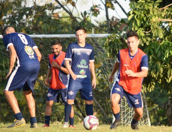 O atacante celeste Daniego (C), suspenso, não encara o Vasco da Gama. Foto/Manoel Façanha