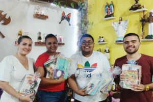 Movimento Negro Unificado doa livros para terreiro de Umbanda no Acre