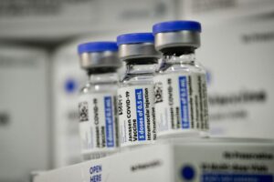 Brasil recebe 1 milhão de doses da vacina Janssen