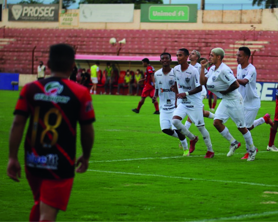 Jogadores do Galo mineiro comemoram o gol da vitória sobre o Andirá por 1 a 0 - Divulgação site oficial Atlético Mineiro