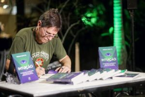 Nelson Liano lança livro Intuição no Afa Jardim