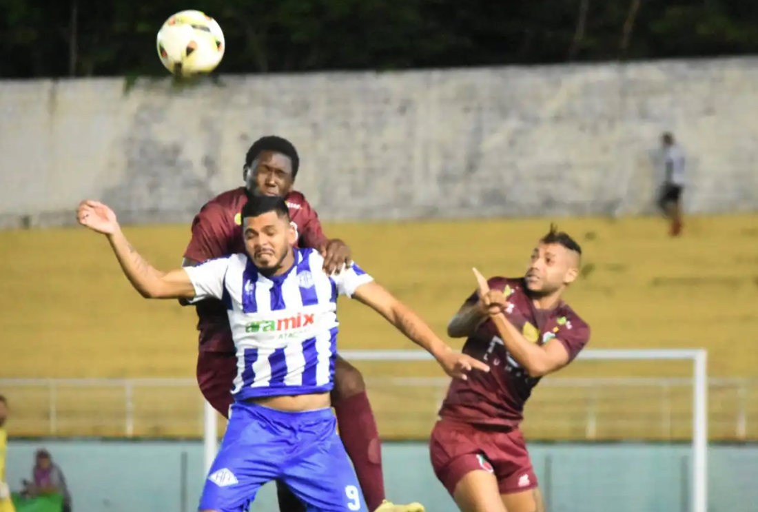 Com a vitória sobre o time celeste, o Humaitá assumiu, provisoriamente, a liderança da competição. Foto/Manoel Façanha.