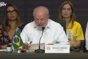 “Amazônia não pode ser tratada como depósito de riqueza”, diz Lula em Cúpula