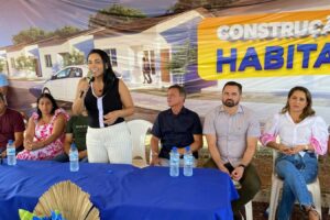 Prefeita Rosana Gomes assina ordem de serviço para construção de 31 casas