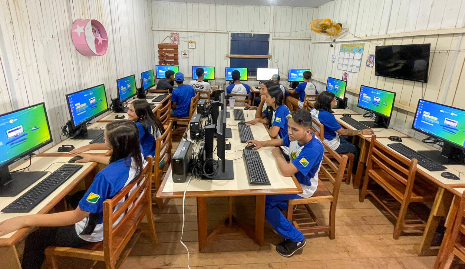 Um dos laboratórios foi instalado na Escola Pedro Gomes de Lima, localizada na área rural do Bujari. Foto: Assessoria SEE