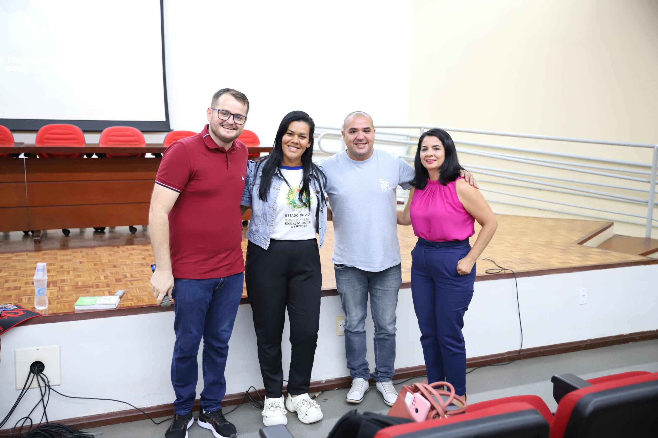 aluna-do-eja-destaca-importancia-do-ensino-durante-1a-jornada-pedagogica