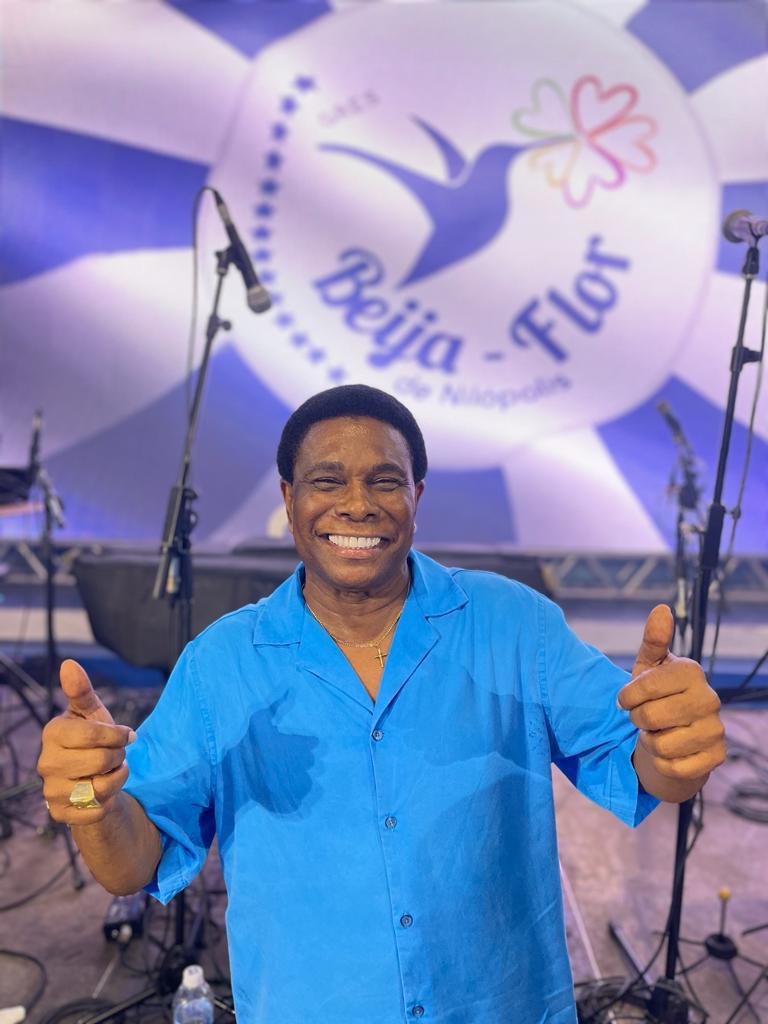 neguinho-da-beija-flor-se-apresenta-no-encerramento-do-carnaval-da-familia