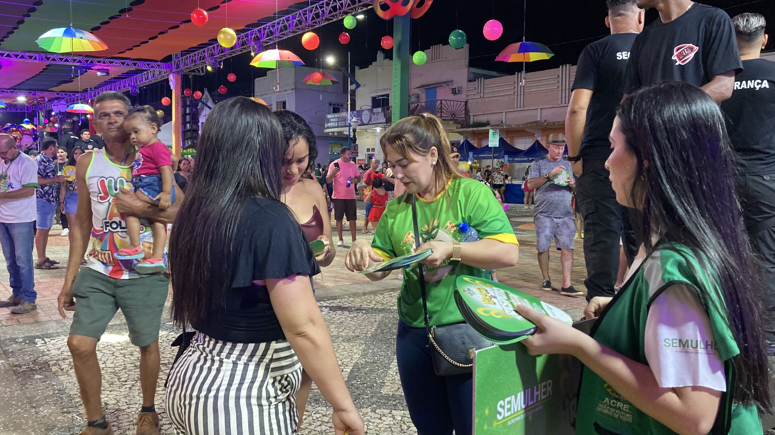 com-o-bloco-do-respeito,-semulher-atua-em-todas-as-noites-do-carnaval-da-familia