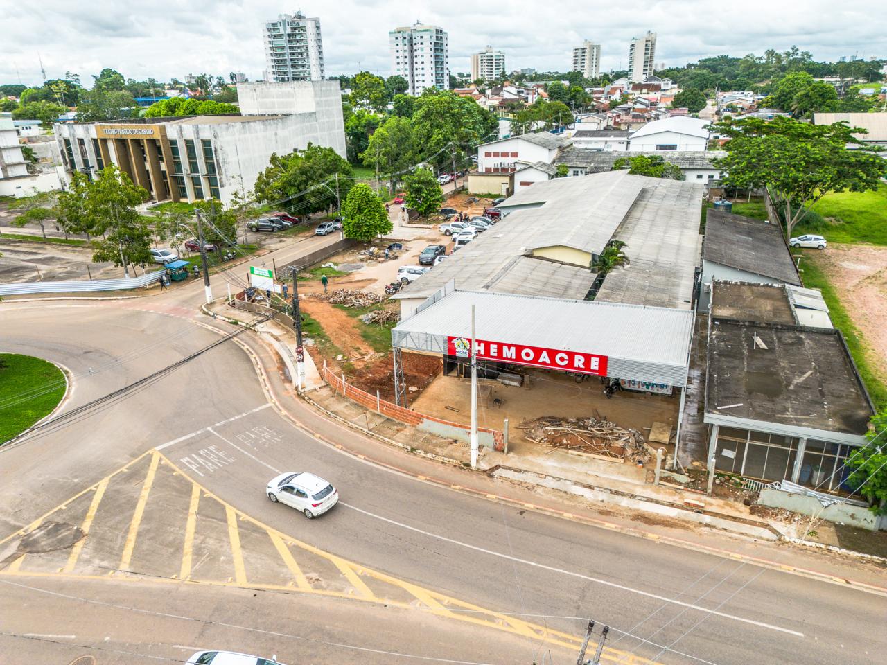 secretaria-de-obras-publicas-avanca-na-ampliacao-do-estacionamento-do-hemoacre