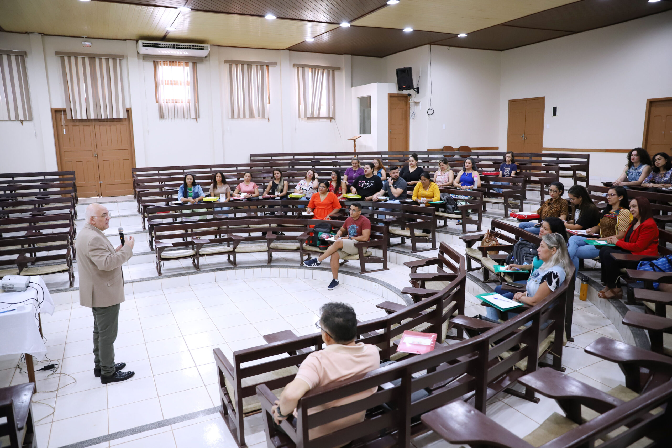 educacao-do-acre-promove-curso-de-atualizacao-para-professores-de-espanhol