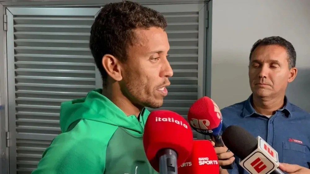 marcos-rocha-sai-em-defesa-de-weverton-apos-falha-em-empate-do-palmeiras-no-derbi