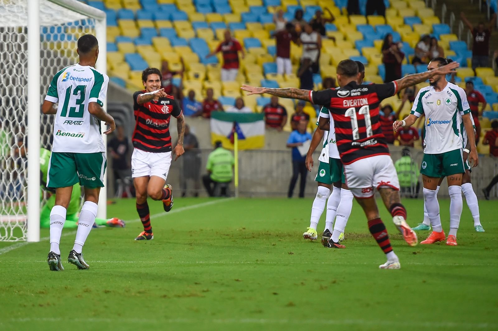 flamengo-goleia-boavista-e-assume-lideranca-da-taca-guanabara