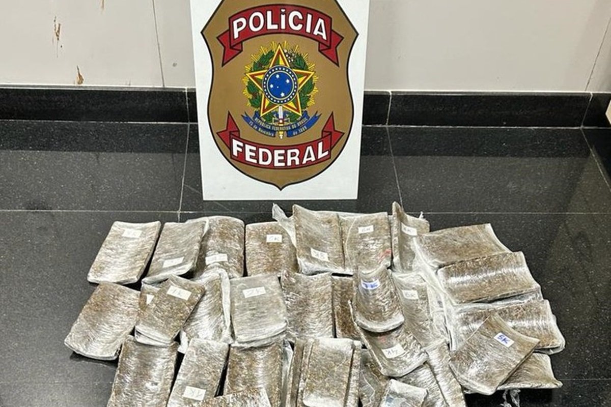 com-destino-a-brasilia,-dupla-e-presa-com-maconha-enrolada-ao-corpo