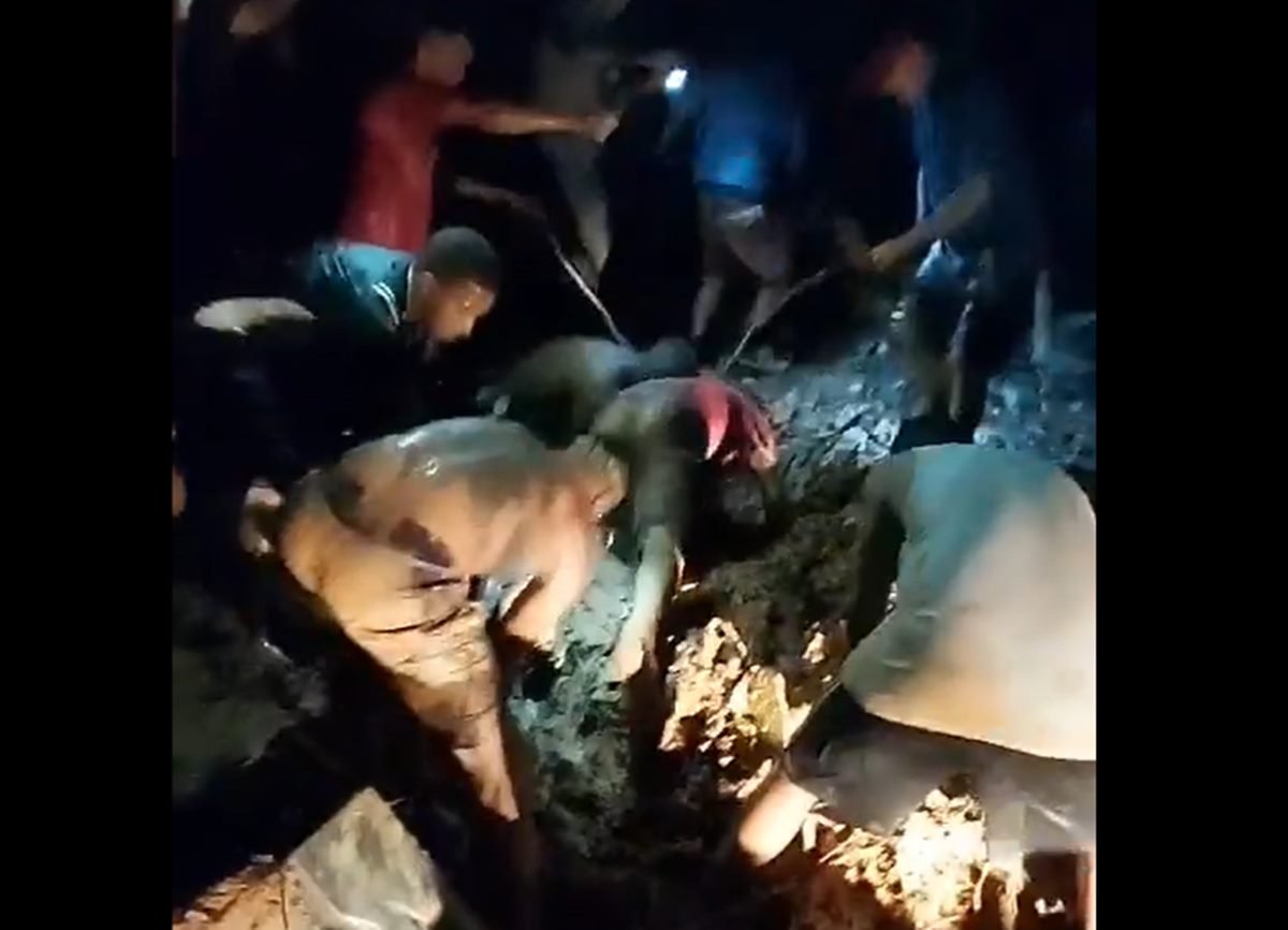 video:-apos-chuvas,-casa-desaba-e-deixa-mortos-no-rio-de-janeiro