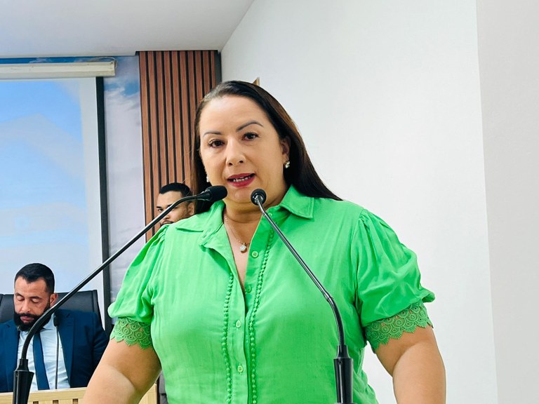 elzinha-mendonca-denuncia-situacao-precaria-do-transporte-publico-na-capital