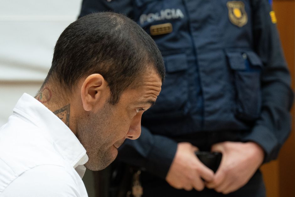 caso-daniel-alves:-relembre-outros-5-jogadores-condenados-por-estupro