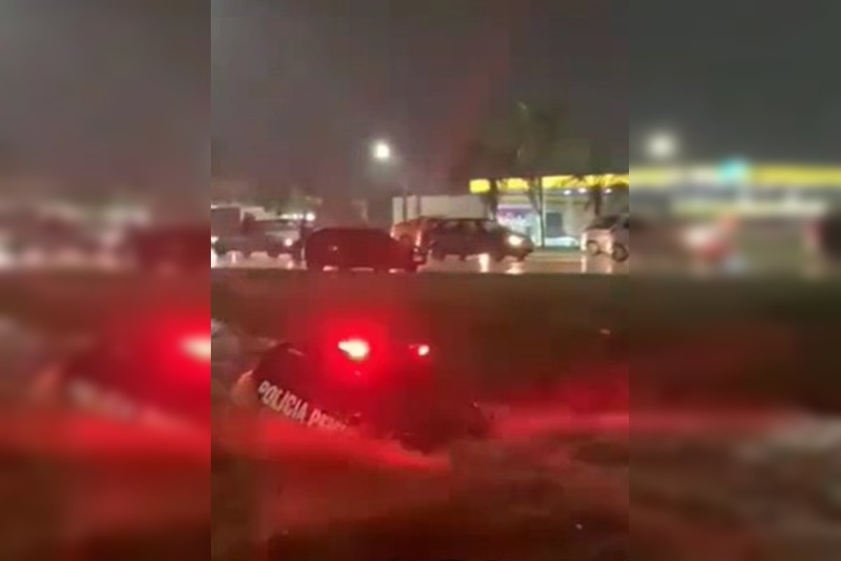 video:-viatura-da-policia-penal-fica-submersa-apos-chuva-intensa