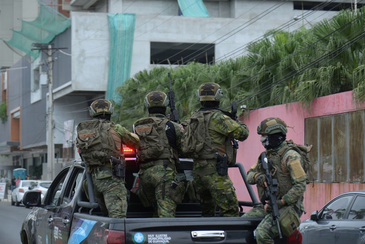 tres-presos-fogem-de-prisao-comandada-pelo-exercito-no-equador
