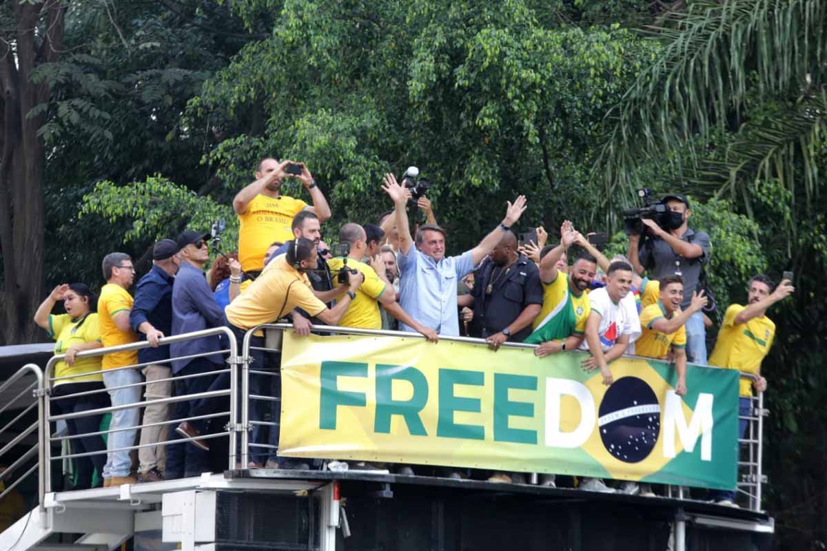 veja-o-que-bolsonaro-ja-disse-em-cima-de-um-trio-eletrico-na-paulista