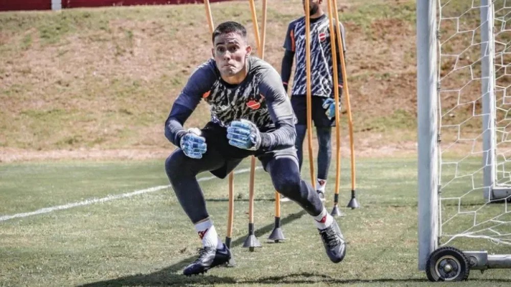 goleiro-de-clube-da-serie-b-sofre-convulsao-durante-treinamento