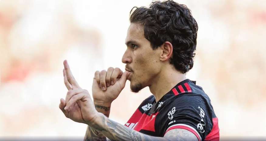 com-gol-e-vitoria-no-fla-flu,-atacante-do-flamengo-anuncia-que-sera-pai-de-gemeos
