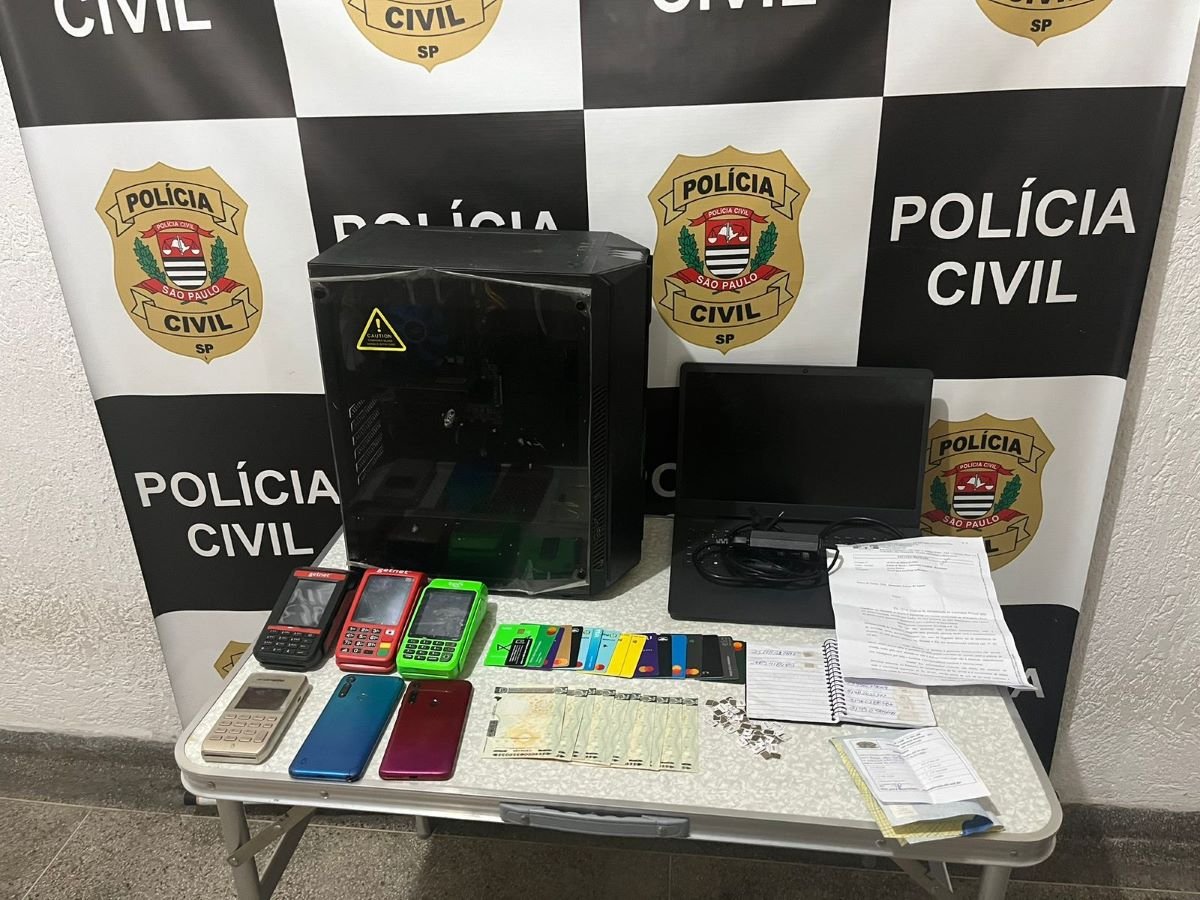 video:-policia-encontra-central-clandestina-usada-em-golpes-bancarios
