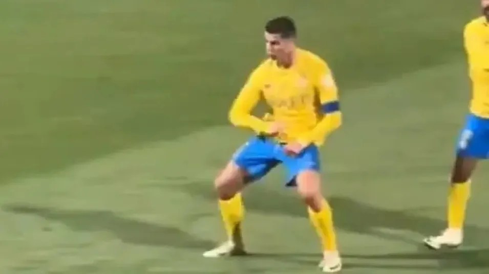 cristiano-ronaldo-e-investigado-por-gesto-obsceno,-diz-imprensa-saudita
