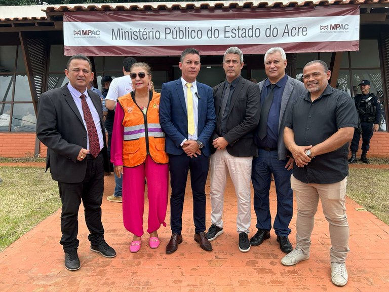 vereadores-visitam-parque-de-exposicoes-e-reforcam-apoio-as-familias-desabrigadas