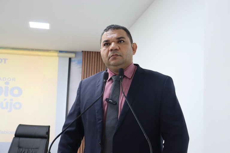 fabio-araujo-cobra-eficiencia-da-prefeitura-na-ajuda-as-familias-alagadas