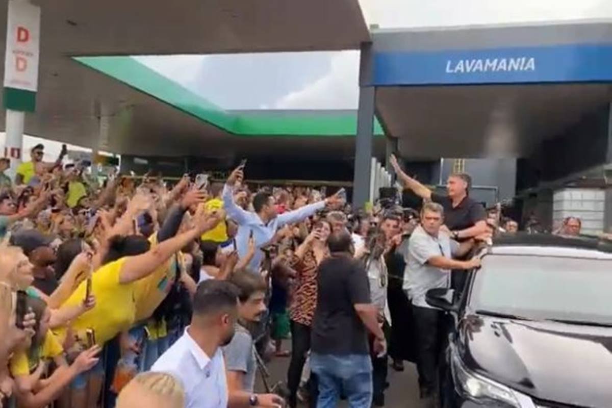 bolsonaro-faz-giro-para-atender-apoiadores-no-interior-de-sp.-video