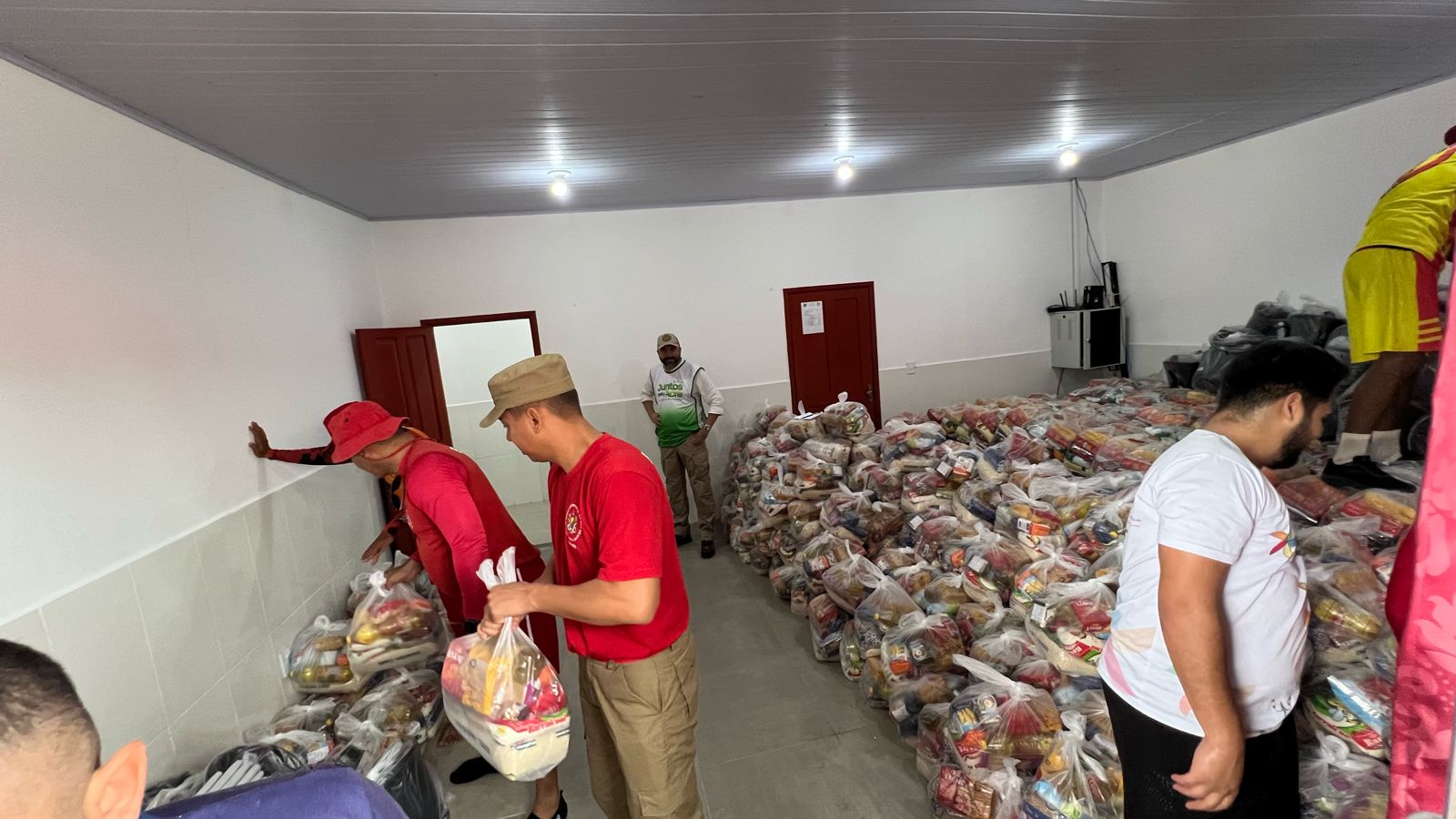 estado-viabiliza-a-entrega-de-donativos-ao-municipio-de-xapuri