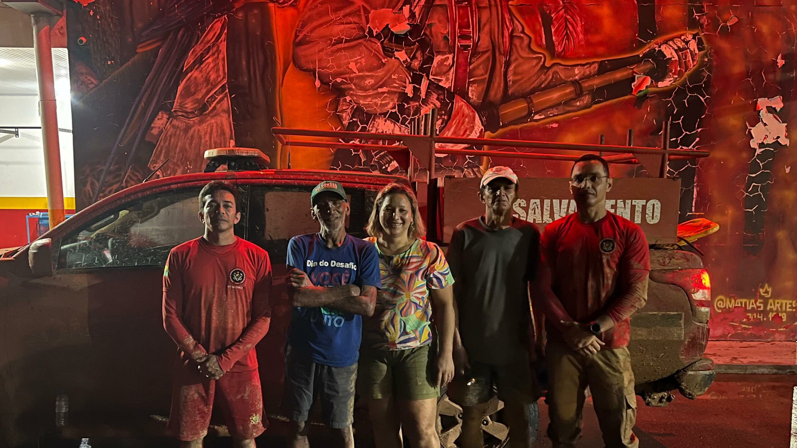 corpo-de-bombeiros-resgata-idoso-isolado-no-ramal-da-cachoeirinha,-em-rio-branco