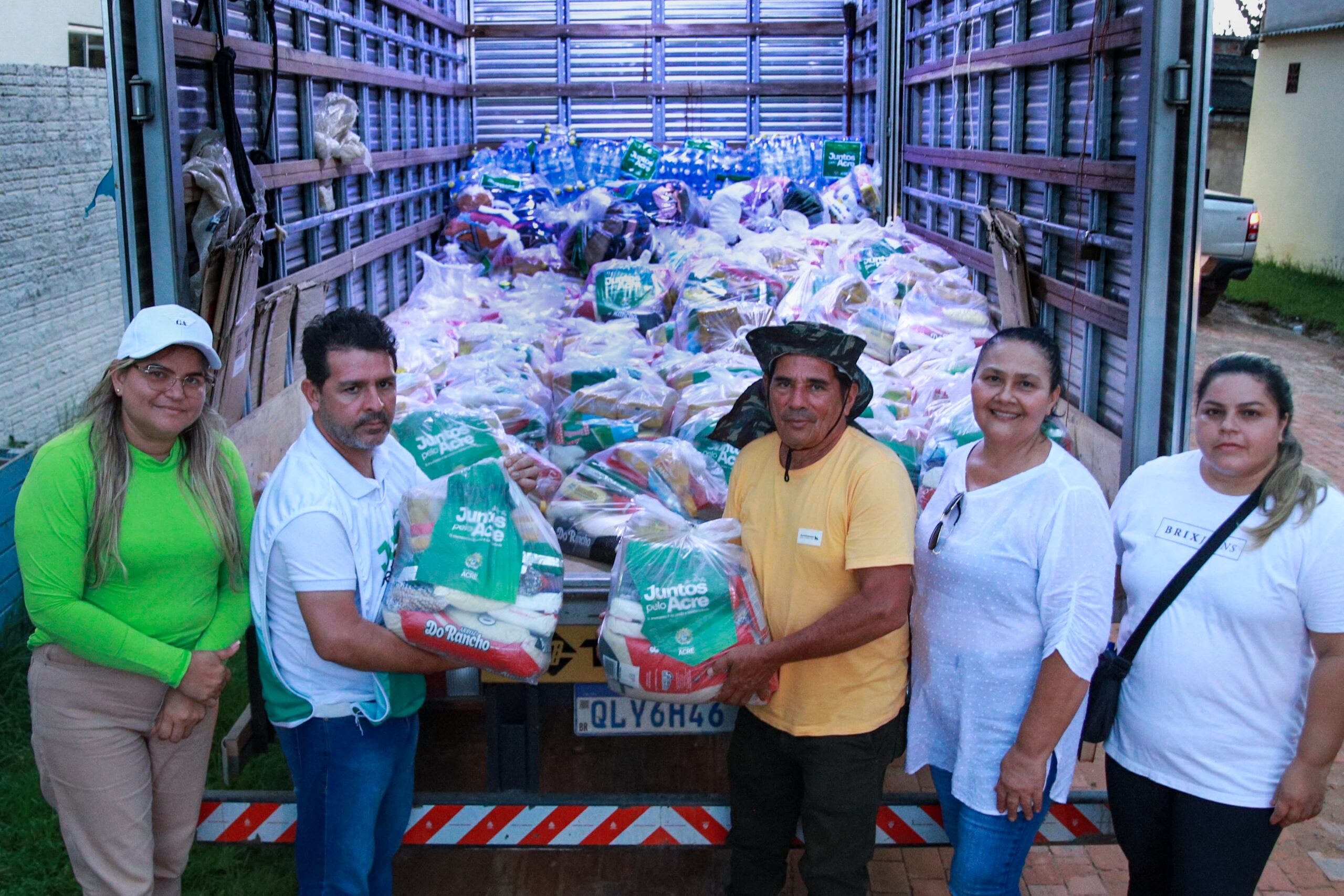 manoel-urbano-recebe-nova-remessa-de-donativos-enviada-pelo-governo-do-estado