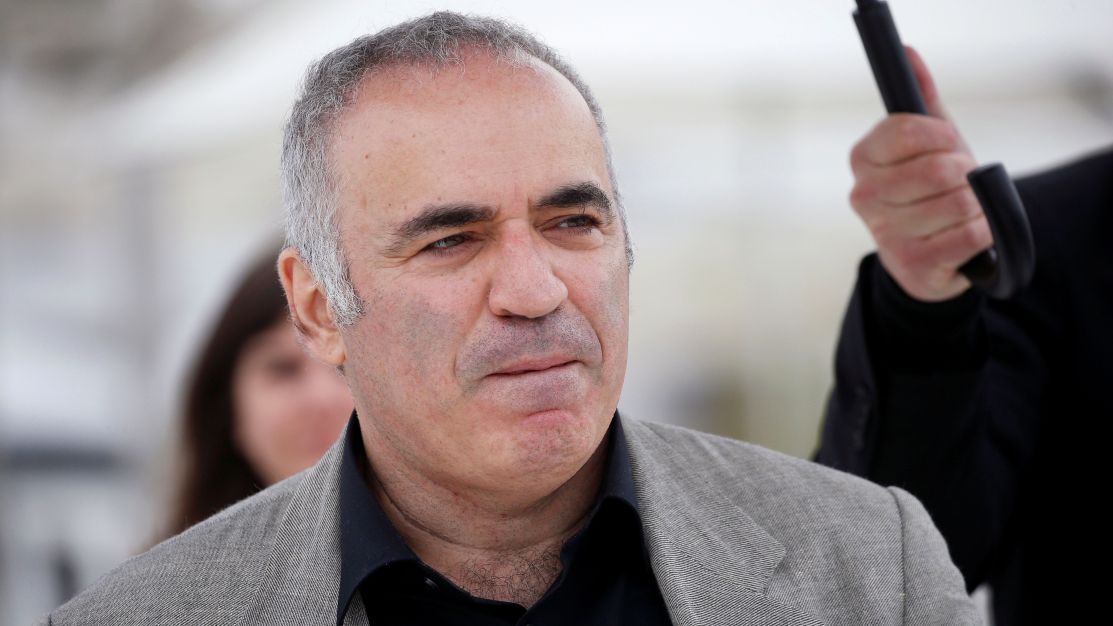 kasparov,-ex-numero-1-do-xadrez,-entra-na-lista-de-“terroristas-e-extremistas”-da-russia