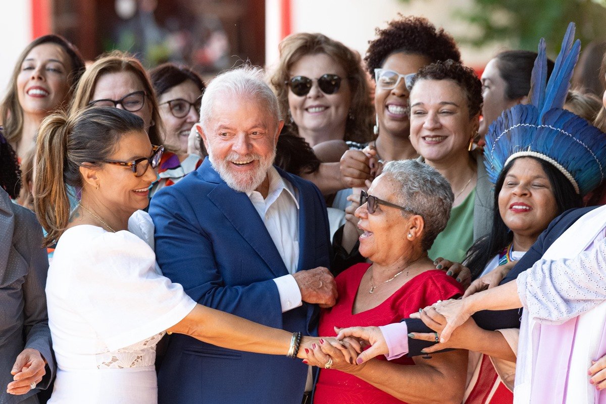 “nao-e-favor-do-governo”,-diz-lula-sobre-politicas-para-mulheres