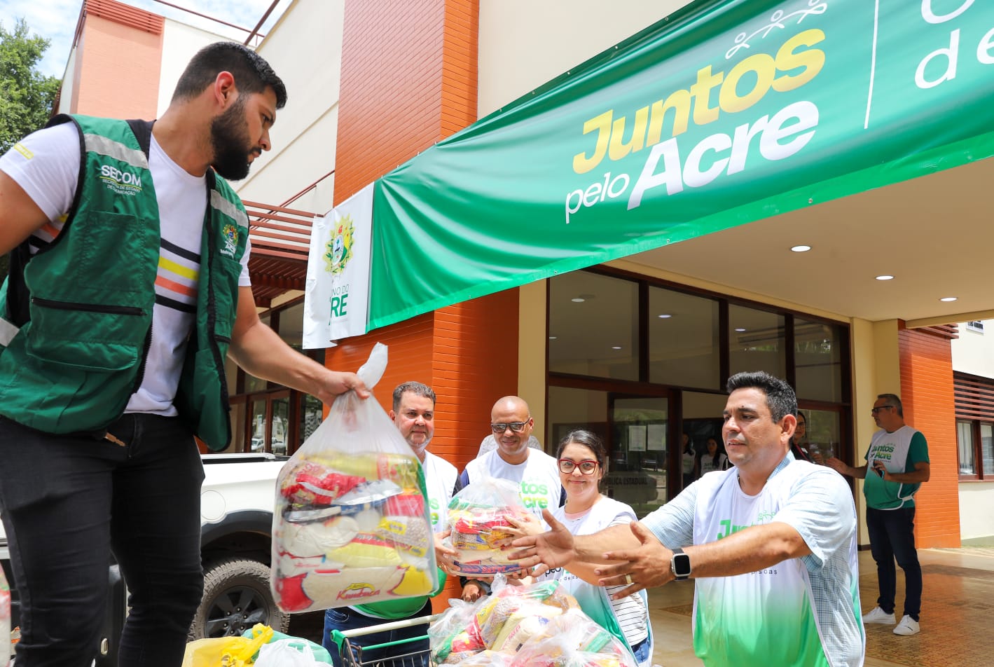 secretaria-de-comunicacao-realiza-a-entrega-de-doacoes-a-campanha-juntos-pelo-acre