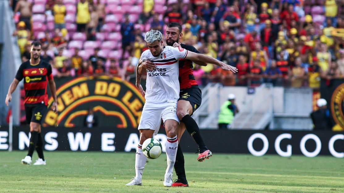 “classico-das-multidoes”:-santa-cruz-e-sport-disputam-vaga-na-final-do-estadual
