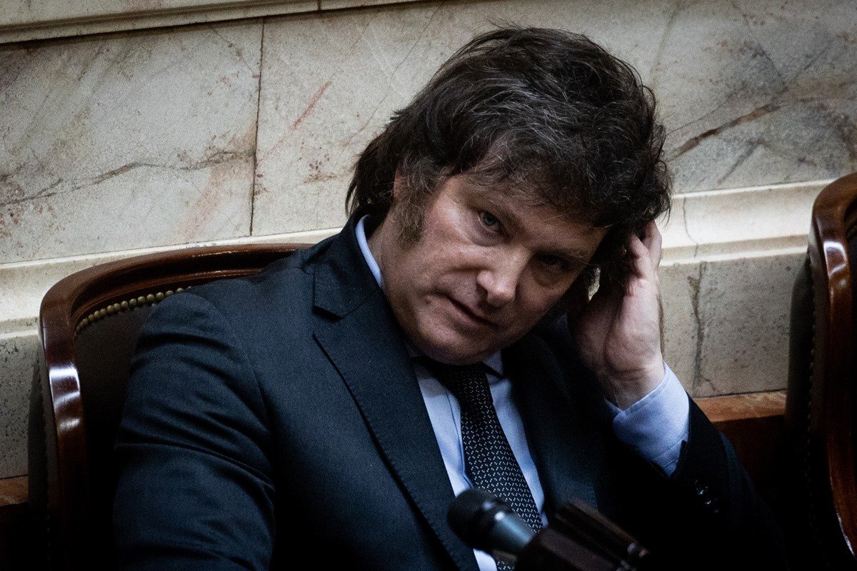 milei-se-da-aumento,-recua-e-coloca-a-culpa-em-cristina-kirchner