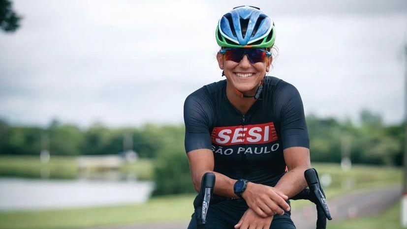 triatleta-luisa-baptista-faz-promessa-em-primeira-aparicao-apos-atropelamento